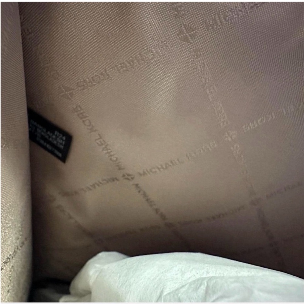 ❤️❤️❤️Authentic Michael Kors bag ❤️❤️❤️ - Picture 3 of 8